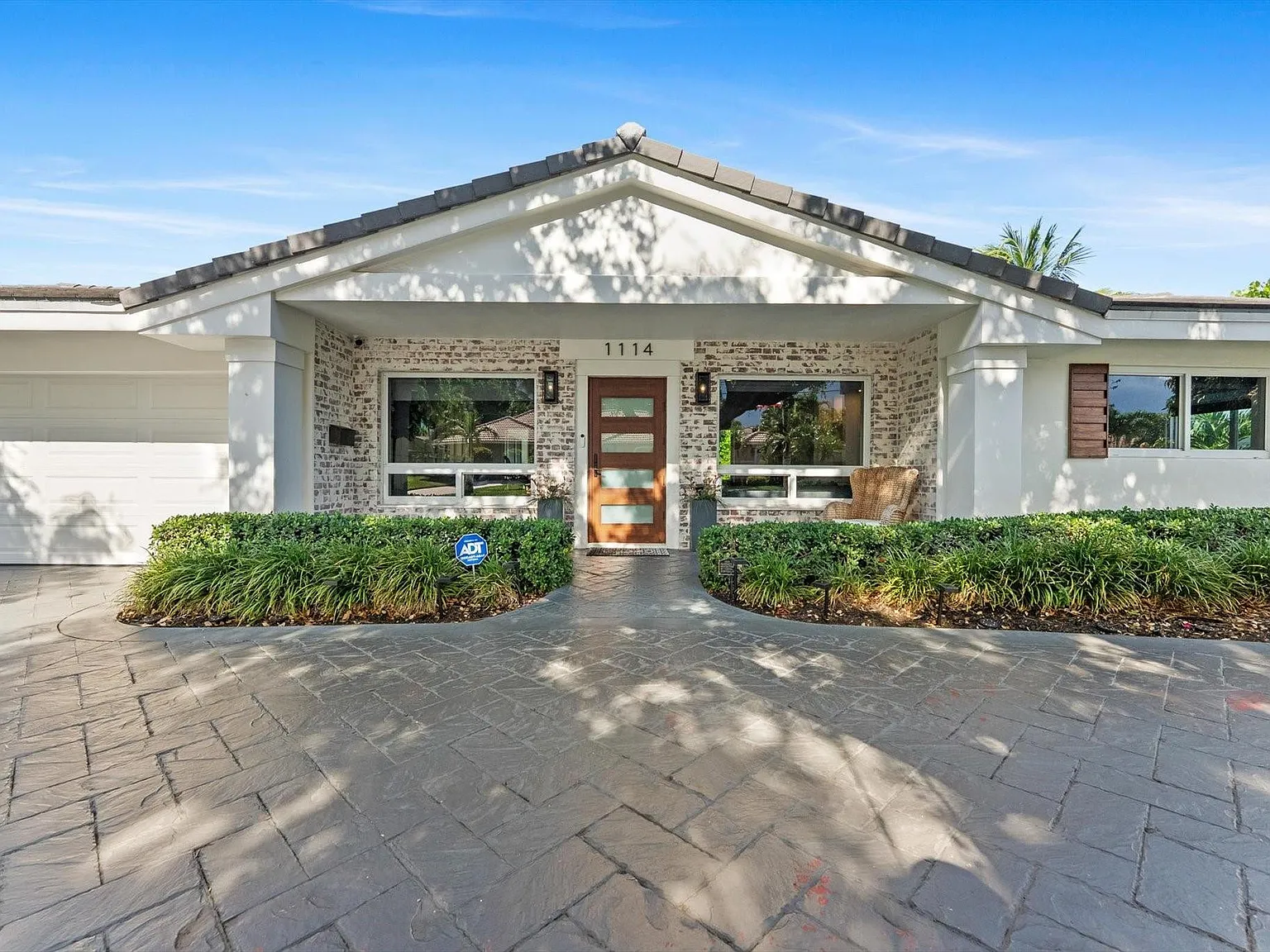 3 bed, 3.0 bath, 1829 sqft, $6,750 — Photo 4