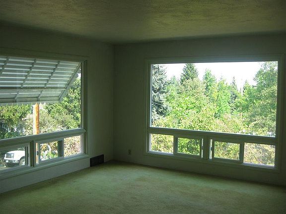 3rd image of 670 Glenwood Dr