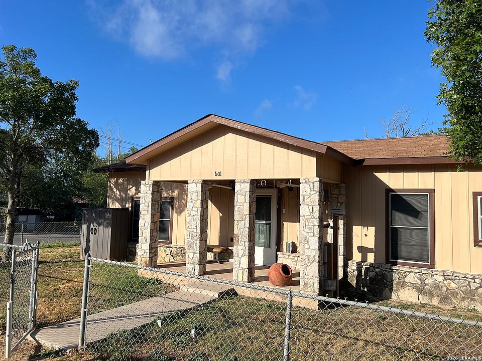1st image of 601 Como