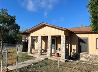 601 Como St, Uvalde, TX 78801