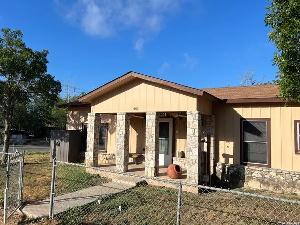 601 Como, Uvalde, TX 78801