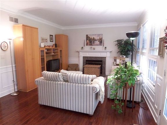3rd image of 922 Wiltshire Ct