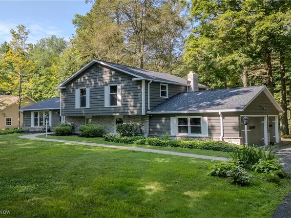 18000 Lost Trl, Chagrin Falls, OH 44023