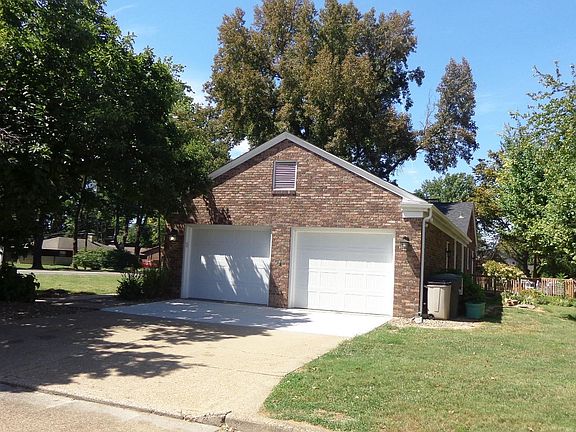 5th image of 6808 Lincoln Ave
