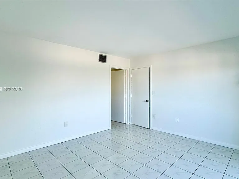 130 S Shore Dr #4B — Photo 11