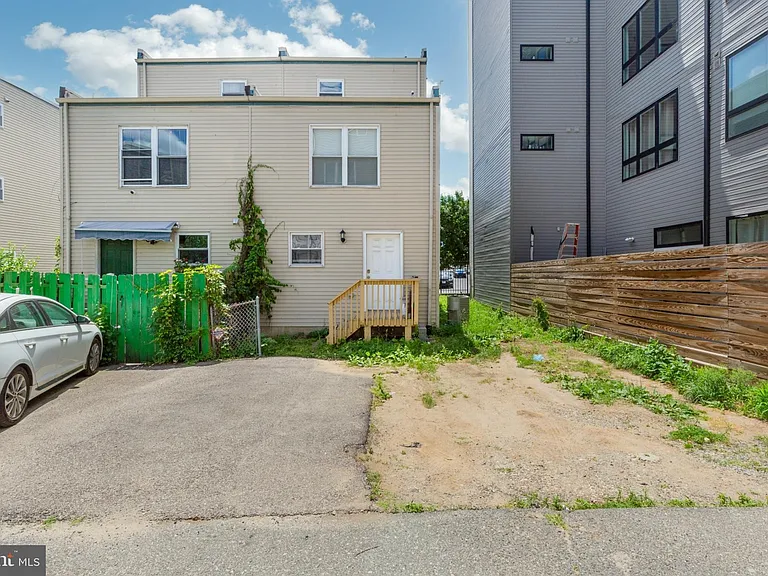 1719 Ridge Ave — Photo 9