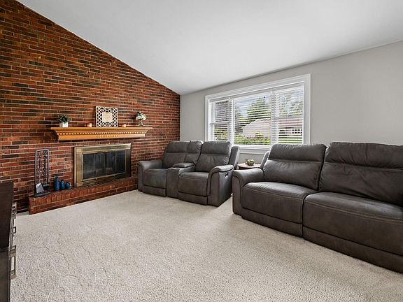 3rd image of 1705 Normandy Dr
