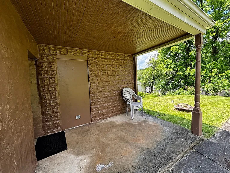 553 Foundry St — Photo 7