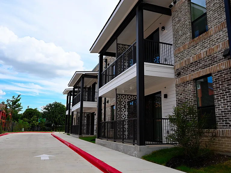 Memorial Apartments — Photo 15