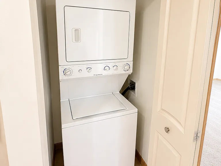 McComb Place Apartments — Photo 9