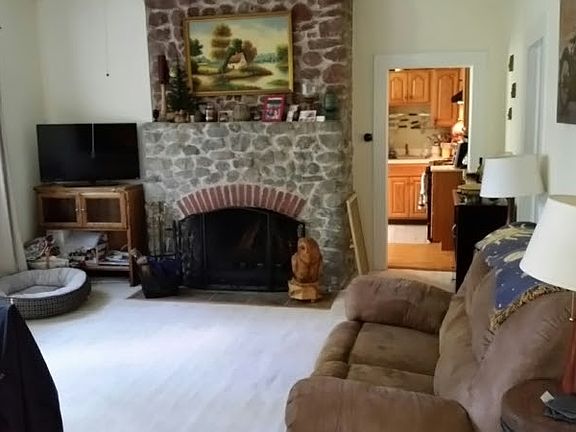 2nd image of 16 Lakeview Point Ave
