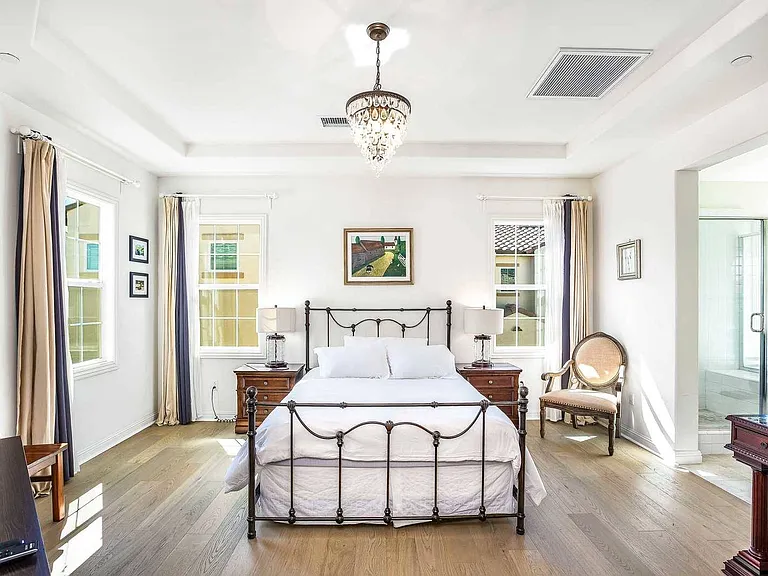 38 Torosa — Photo 18