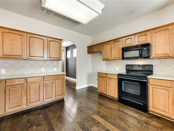 4th image of 1564 Mahogany Dr