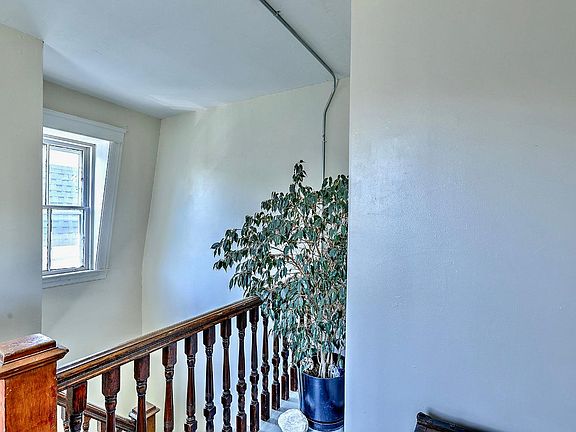 3rd image of 61 Chapin Ave #3