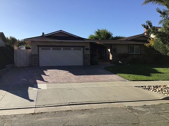 2nd image of 1161 Old Oak Dr