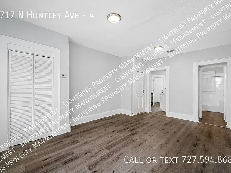 7717 N Huntley Ave #4 — Photo 2