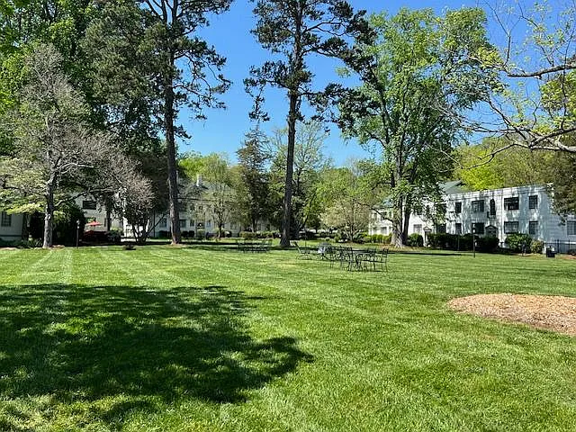 1700 N Elm St #K4 — Photo 2