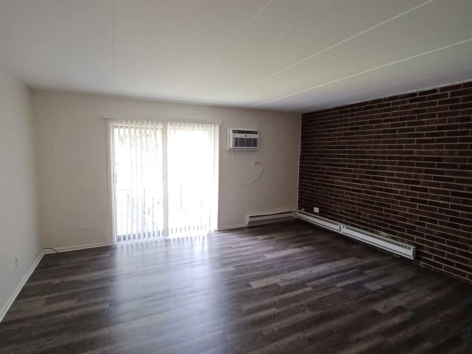 1 bed, 740 sqft, $1,350 — Photo 4
