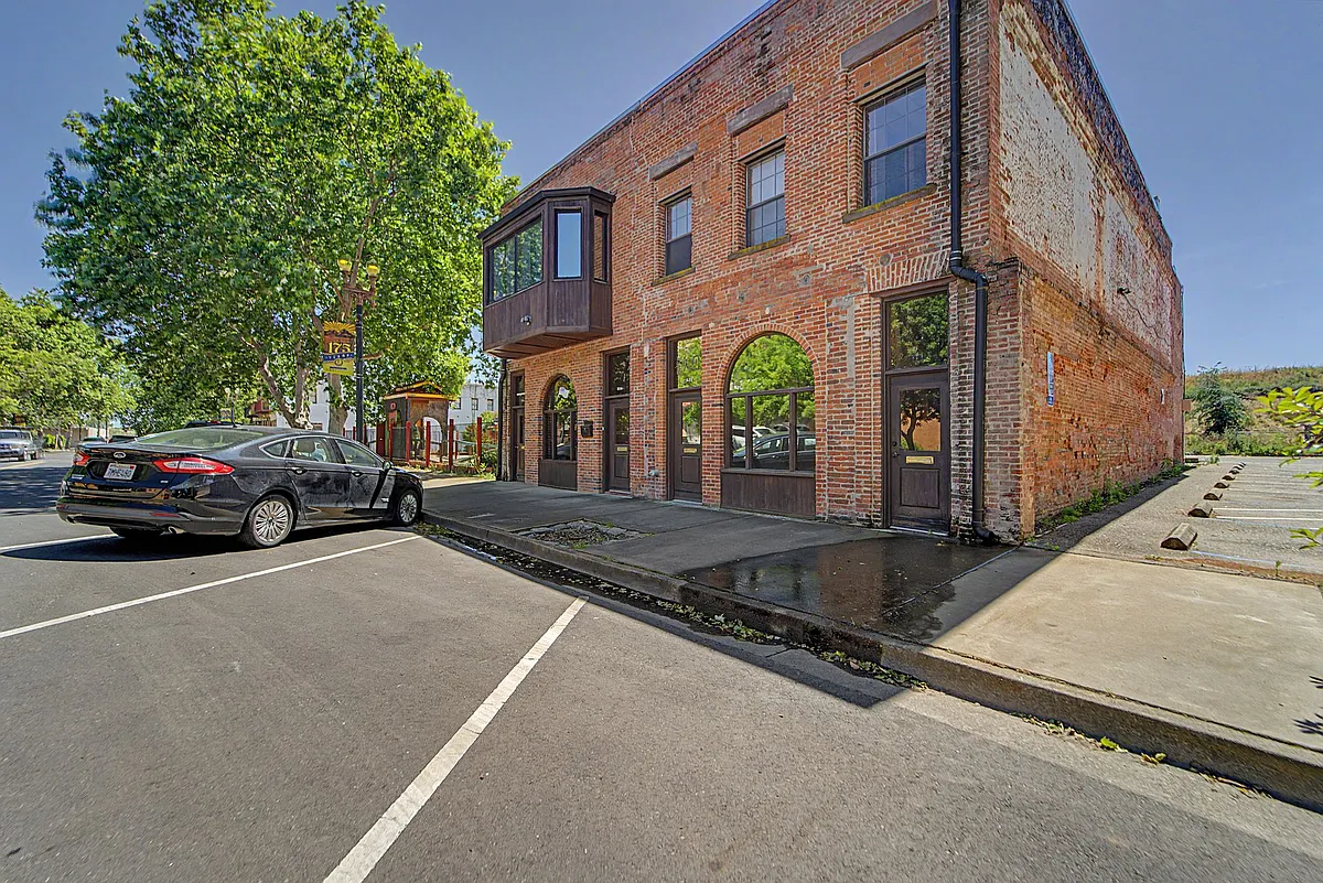 Building Photo - 312 1st St