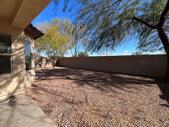 5th image of 621 S 115th Dr