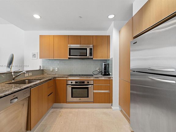 4th image of 1050 Brickell Ave APT 2422