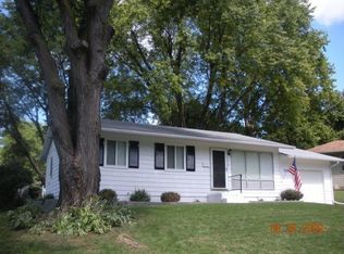 7101 Maple Dr, Urbandale, IA 50322