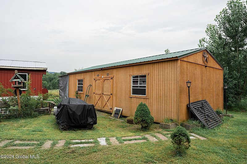 3rd image of 212 Pleasant Valley Road