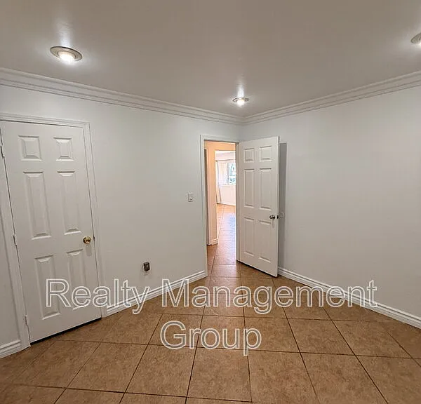 98 E Palomar St — Photo 15