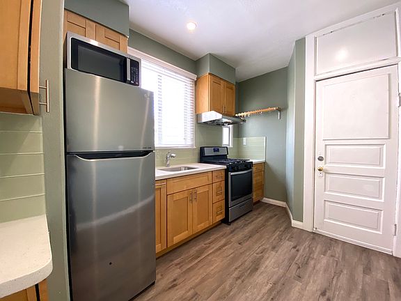 3rd image of 1040A Jackson St