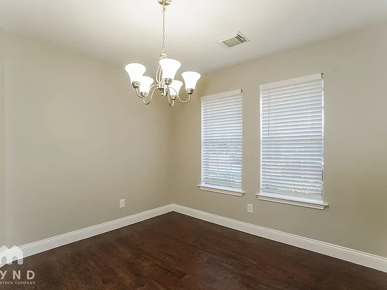 12035 Thornecrest Dr — Photo 6