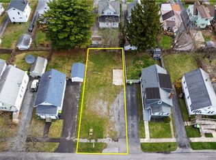 410 Kenwick Dr #16, Syracuse, NY 13208