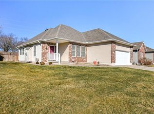 1108 SW Hoke Dr, Lees Summit, MO 64081