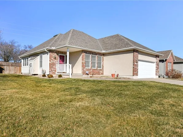 1108 SW Hoke Dr, Lees Summit, MO 64081