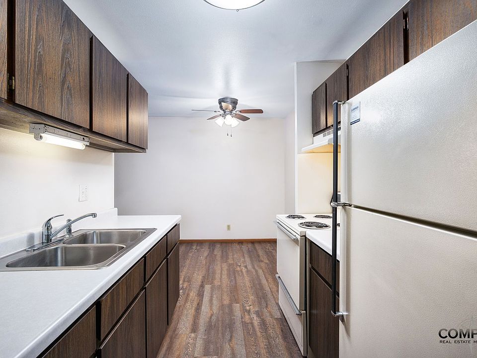 1st image of 716 W Grand Ave #303