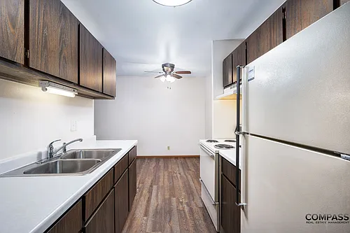 Half Moon Lake Apartments Photo 1