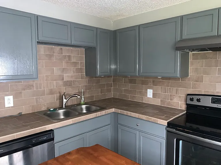 2311 Oak Ct — Photo 2