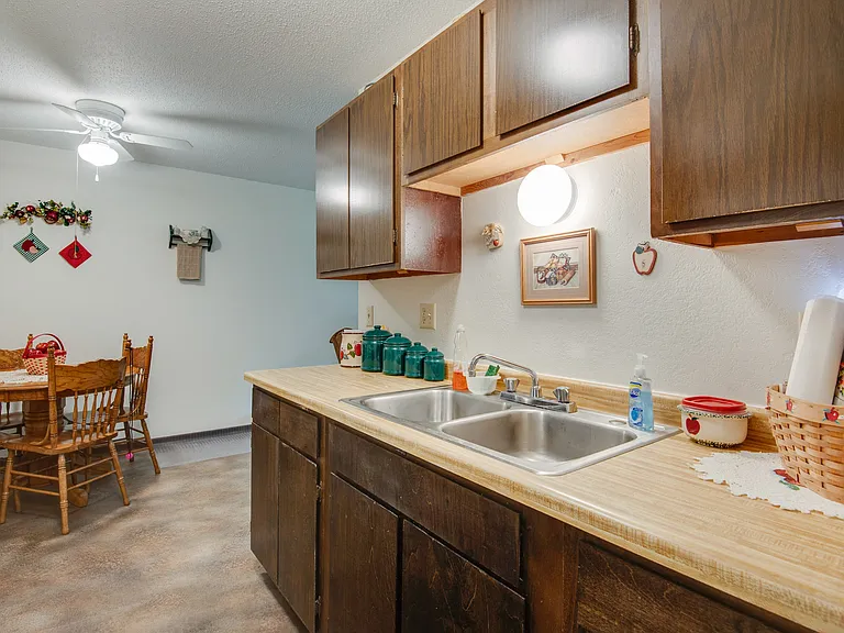 Marshall Square Apartments — Photo 5