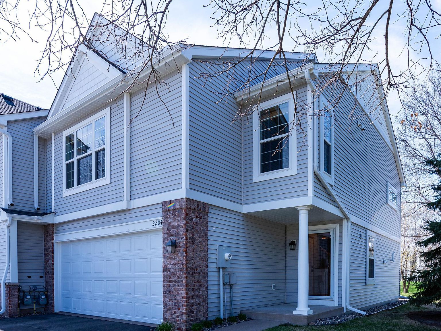 2204 Saint Johns Cir