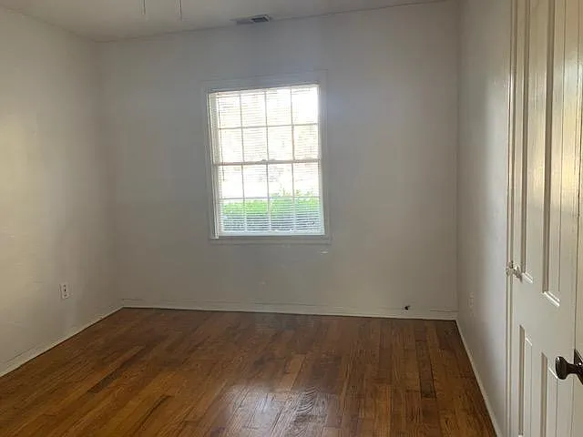 3 bed, 1210 sqft, $1,800 — Photo 3