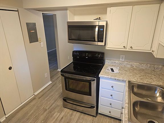 5th image of 220 Elizabeth St APT A14