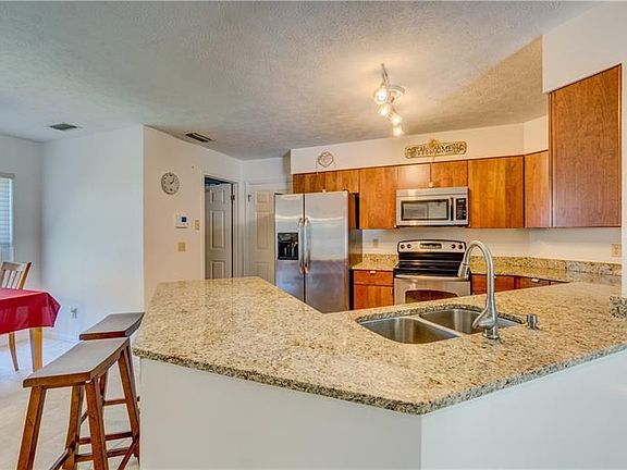 5th image of 15109 Barby Ave