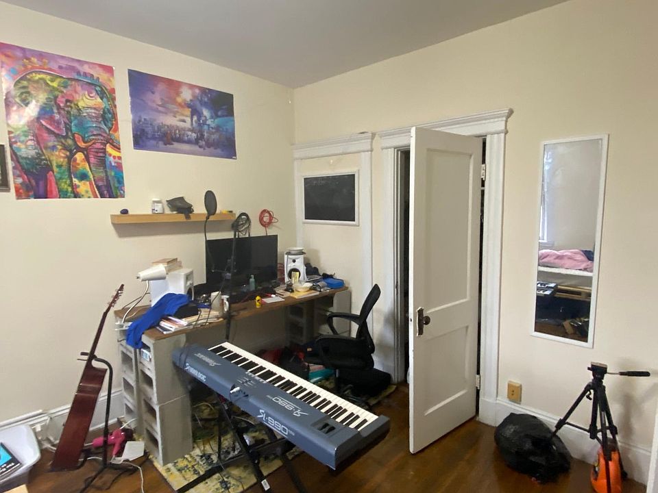2nd image of 105 Peterborough St APT 22