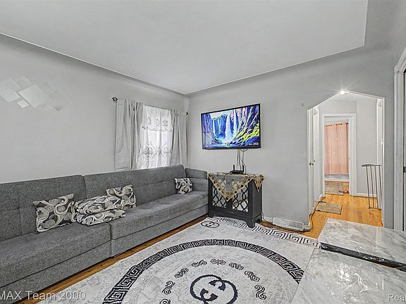 5th image of 1817 Drexel St