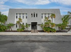 704 Lyndhurst St, Dunedin, FL