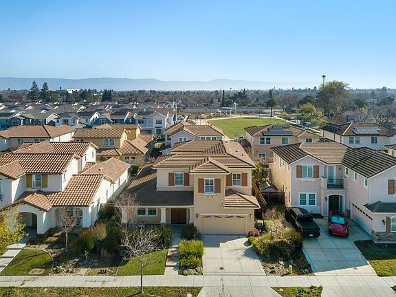 3rd image of 742 Torreya Ave