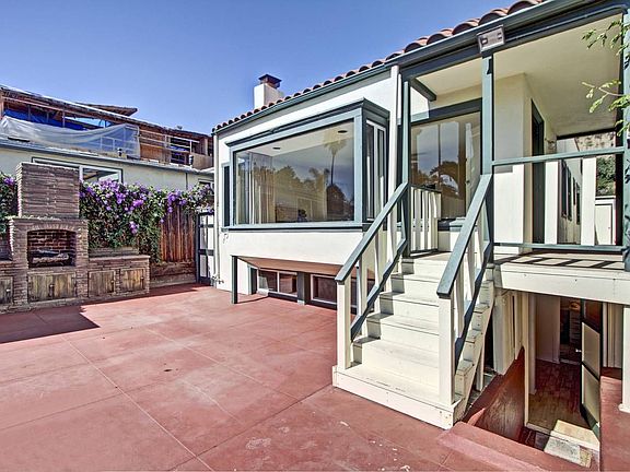 940 Palisades Beach Road