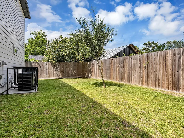 8529 Dosia St #A — Photo 22