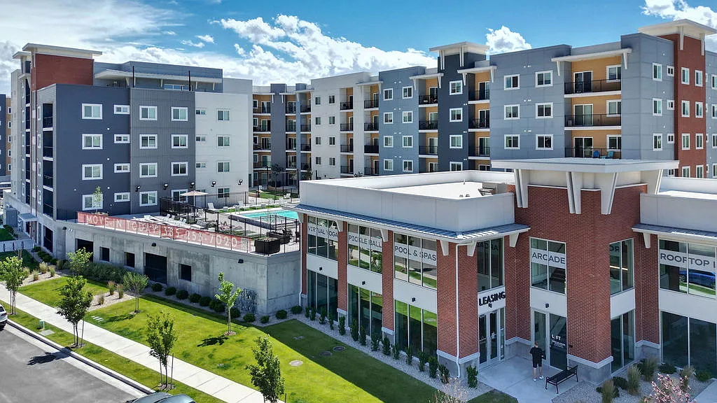 Skyline Peaks Apartments — Photo 1