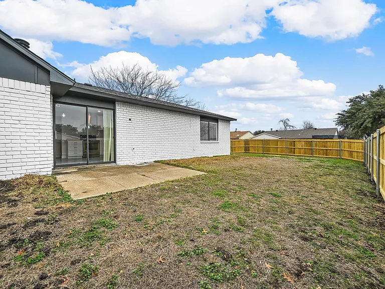 4940 Watkins Dr — Photo 22