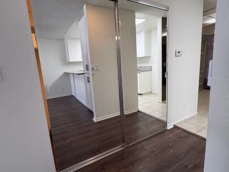 6112 Marina Pacifica Dr S — Photo 30